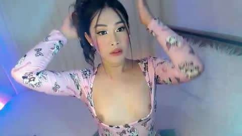 Snapshot of piroulita chatting on 09/16/25, 03:51 Ari online show from 09/16/25, 03:51