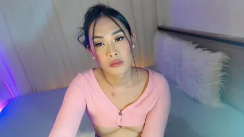 Snapshot of piroulita chatting on 09/20/25, 04:19 Ari online show from 09/20/25, 04:19