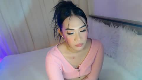 Snapshot of piroulita chatting on 11/25/25, 02:44 Ari online show from 11/25/25, 02:44