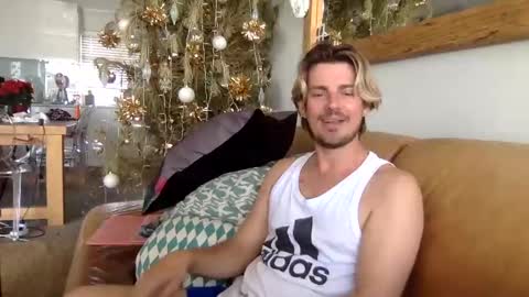 Snapshot of pits13 chatting on 12/13/24, 02:16 Pits13 online show from 12/13/24, 02:16