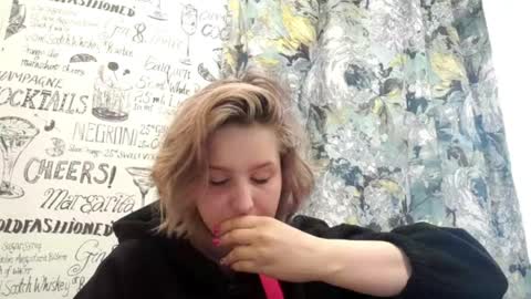 Caroline online show from 04/04/26, 04:22