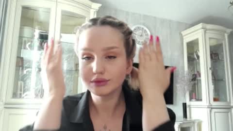 Caroline online show from 04/11/26, 07:45