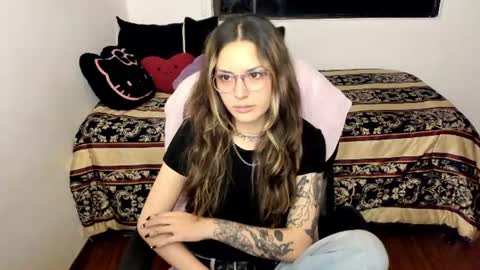pixie online show from 06/19/26, 02:16