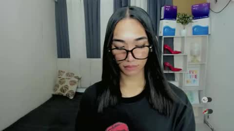 pixiedoll_ online show from 12/20/25, 05:09