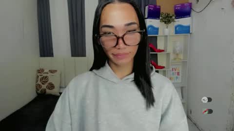 pixiedoll_ online show from 12/21/25, 11:01