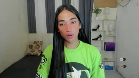 pixiedoll_ online show from 02/06/26, 06:33