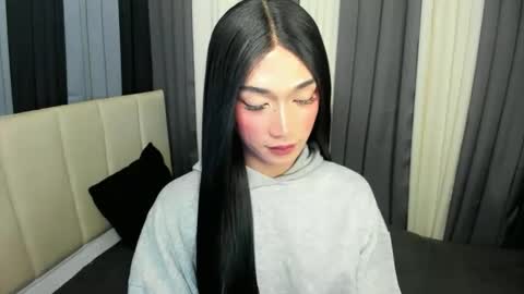 pixiedoll_ online show from 05/06/26, 05:51