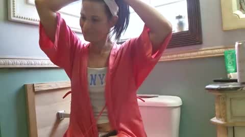 Snapshot of pixieluxxx chatting on 04/06/26, 01:01 PixieLuxXx online show from 04/06/26, 01:01