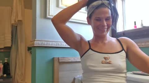 Snapshot of pixieluxxx chatting on 04/10/26, 01:16 PixieLuxXx online show from 04/10/26, 01:16