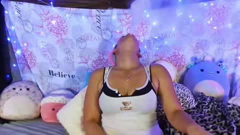 Snapshot of pixieluxxx chatting on 04/11/26, 09:52 PixieLuxXx online show from 04/11/26, 09:52