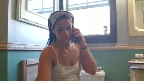 Snapshot of pixieluxxx chatting on 04/14/26, 01:06 PixieLuxXx online show from 04/14/26, 01:06