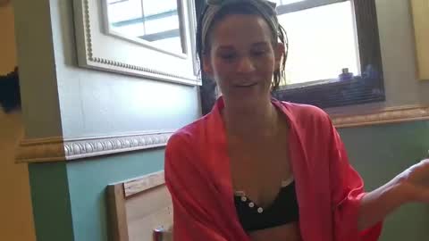 Snapshot of pixieluxxx chatting on 04/15/26, 12:23 PixieLuxXx online show from 04/15/26, 12:23