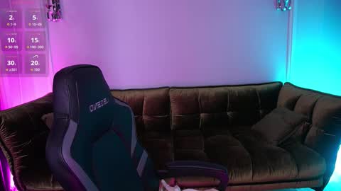 pixiepeachh online show from 11/12/25, 08:04