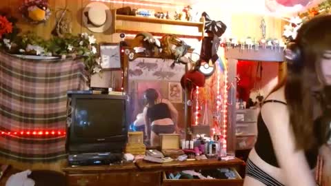 Izzy online show from 12/03/24, 07:11