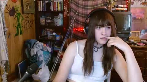 Izzy online show from 02/24/25, 07:52