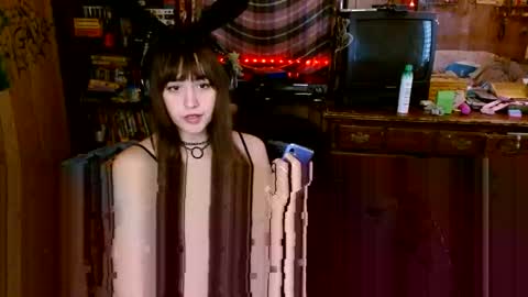 Izzy online show from 11/10/25, 05:01