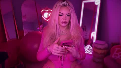 Dumb bimbo fuck doll online show from 09/27/25, 12:15