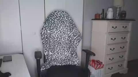 platinum_princess_nicole online show from 12/15/25, 01:43