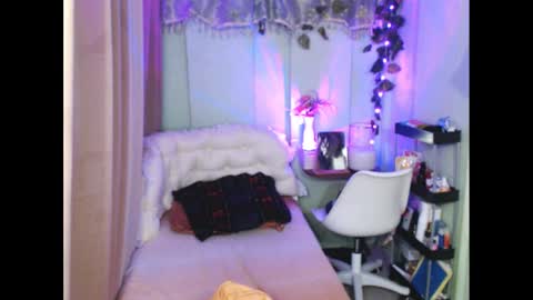 Snapshot of playful_sie chatting on 02/04/25, 04:48 sie online show from 02/04/25, 04:48