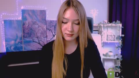 Sophie online show from 02/19/25, 09:14