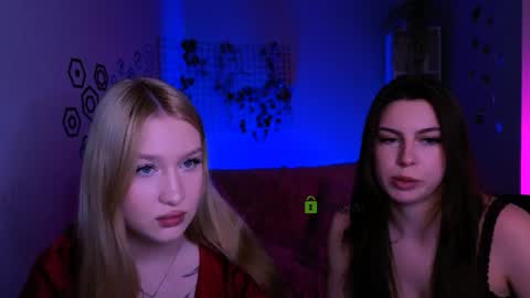 Sophie online show from 04/17/26, 08:01