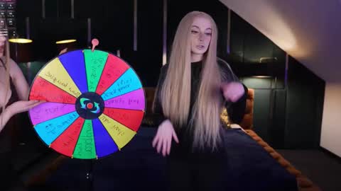 Lana online show from 12/03/25, 12:36