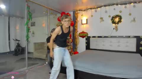 Snapshot of playhardsex chatting on 12/04/25, 11:02 online show from 12/04/25, 11:02