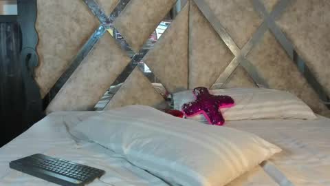 Snapshot of pleasure_aurora chatting on 03/27/26, 02:06 Aurora online show from 03/27/26, 02:06