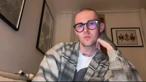 plebeee online show from 06/02/26, 08:11