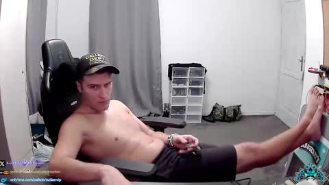 plkrisztian online show from 11/19/25, 05:24