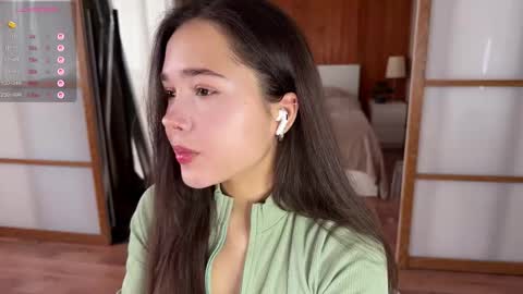 Snapshot of plumybun chatting on 09/22/25, 04:14 Acey online show from 09/22/25, 04:14