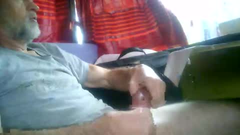 Snapshot of plus84u chatting on 12/05/24, 12:00 Fratzz online show from 12/05/24, 12:00