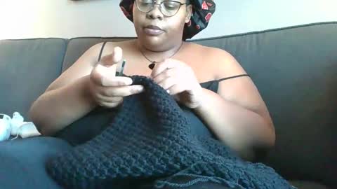 Snapshot of plushbunny420 chatting on 12/14/24, 06:09 Plushbunny420 online show from 12/14/24, 06:09