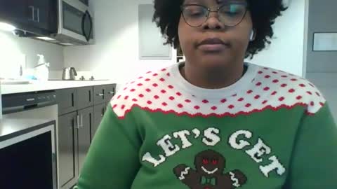 Snapshot of plushbunny420 chatting on 12/24/24, 02:33 Plushbunny420 online show from 12/24/24, 02:33