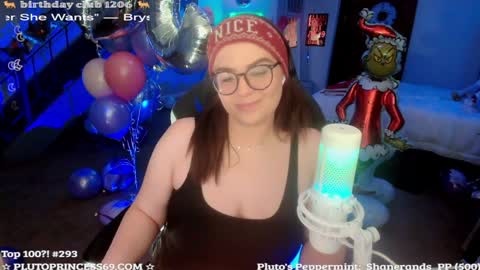 Snapshot of plutoprincess69 chatting on 12/14/24, 08:02 Pluto Princess online show from 12/14/24, 08:02