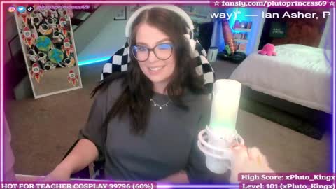 Snapshot of plutoprincess69 chatting on 09/19/25, 06:15 Pluto Princess online show from 09/19/25, 06:15