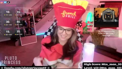 Snapshot of plutoprincess69 chatting on 10/05/25, 04:00 Pluto Princess online show from 10/05/25, 04:00