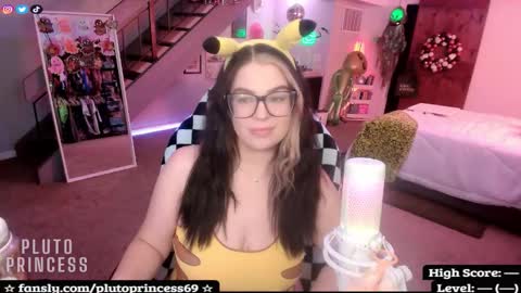 Snapshot of plutoprincess69 chatting on 10/17/25, 05:43 Pluto Princess online show from 10/17/25, 05:43