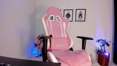 Snapshot of pocahontas_sensual chatting on 11/19/25, 02:55 Jasmine online show from 11/19/25, 02:55