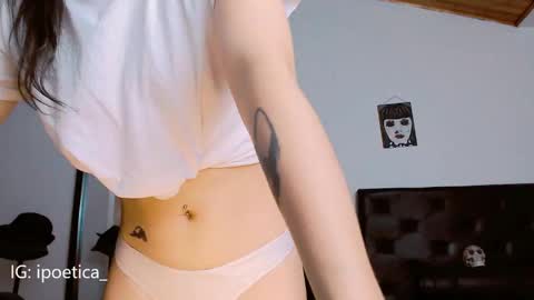 Snapshot of poeeticaa_ chatting on 12/17/24, 10:11 IG ipoetica online show from 12/17/24, 10:11