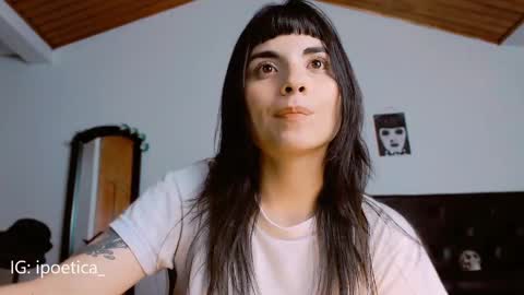 Snapshot of poeeticaa_ chatting on 12/18/24, 04:20 IG ipoetica online show from 12/18/24, 04:20