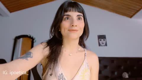 Snapshot of poeeticaa_ chatting on 12/19/24, 08:13 IG ipoetica online show from 12/19/24, 08:13