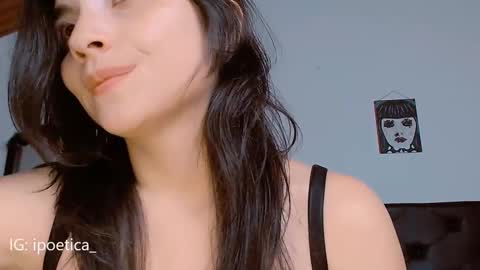 Snapshot of poeeticaa_ chatting on 12/22/24, 02:49 IG ipoetica online show from 12/22/24, 02:49