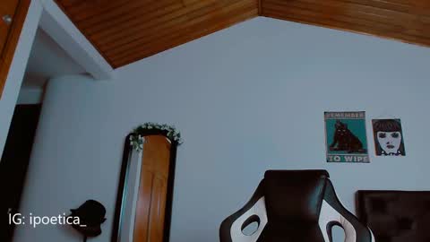 Snapshot of poeeticaa_ chatting on 12/27/24, 09:00 IG ipoetica online show from 12/27/24, 09:00