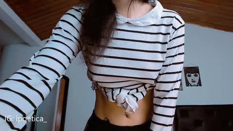 Snapshot of poeeticaa_ chatting on 01/08/25, 12:05 IG ipoetica online show from 01/08/25, 12:05