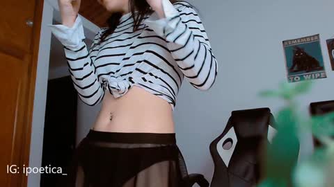 Snapshot of poeeticaa_ chatting on 01/08/25, 03:07 IG ipoetica online show from 01/08/25, 03:07