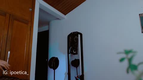 Snapshot of poeeticaa_ chatting on 01/14/25, 03:04 IG ipoetica online show from 01/14/25, 03:04