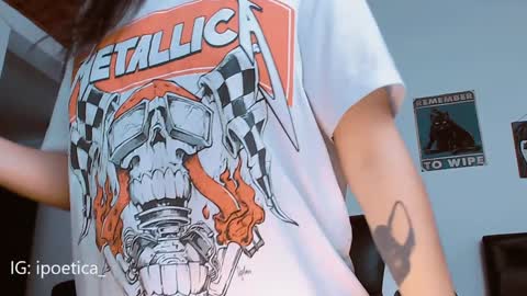 Snapshot of poeeticaa_ chatting on 01/28/25, 12:11 IG ipoetica online show from 01/28/25, 12:11