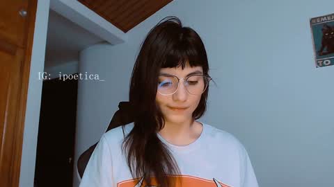 Snapshot of poeeticaa_ chatting on 01/28/25, 03:14 IG ipoetica online show from 01/28/25, 03:14