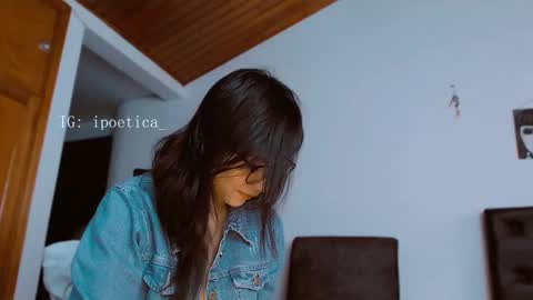 Snapshot of poeeticaa_ chatting on 03/01/25, 12:34 IG ipoetica online show from 03/01/25, 12:34